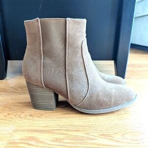 Universal Threads Women's Brown Suede Ankle Boots Size 9 Taupe